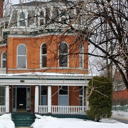 Oscar'S Bed & Breakfast 水牛城 外观 照片